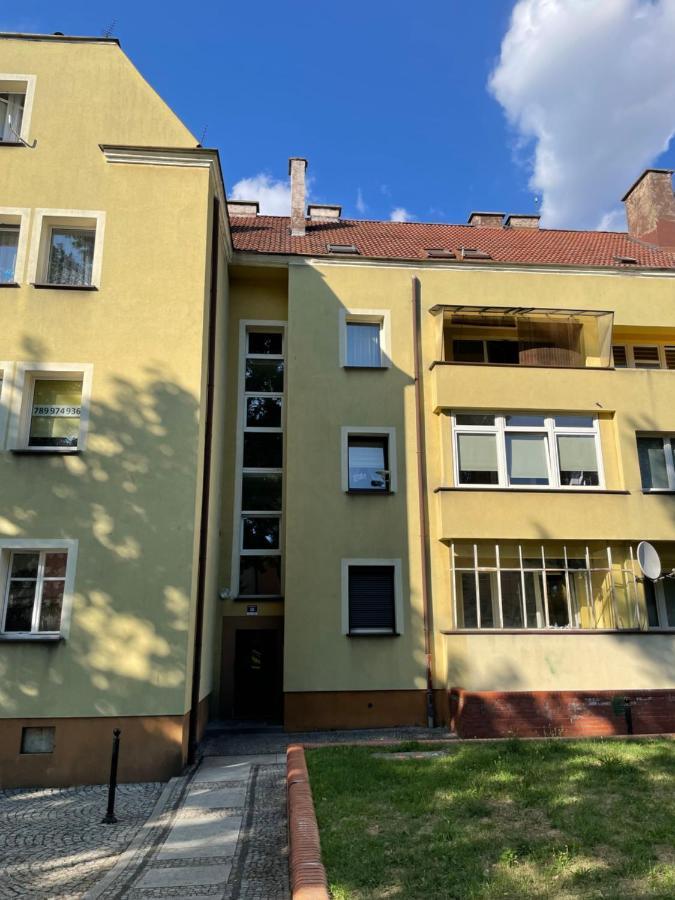 Small Apartament In Heart Of Boleslawiec City 外观 照片